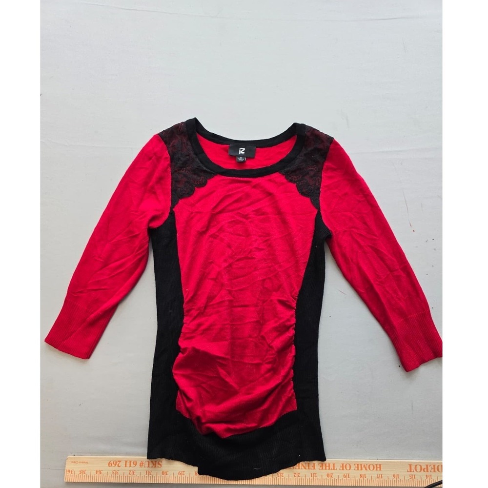 IZ Byer California Red Black Lace Ruched 3/4 Sleeve Knit Top Small